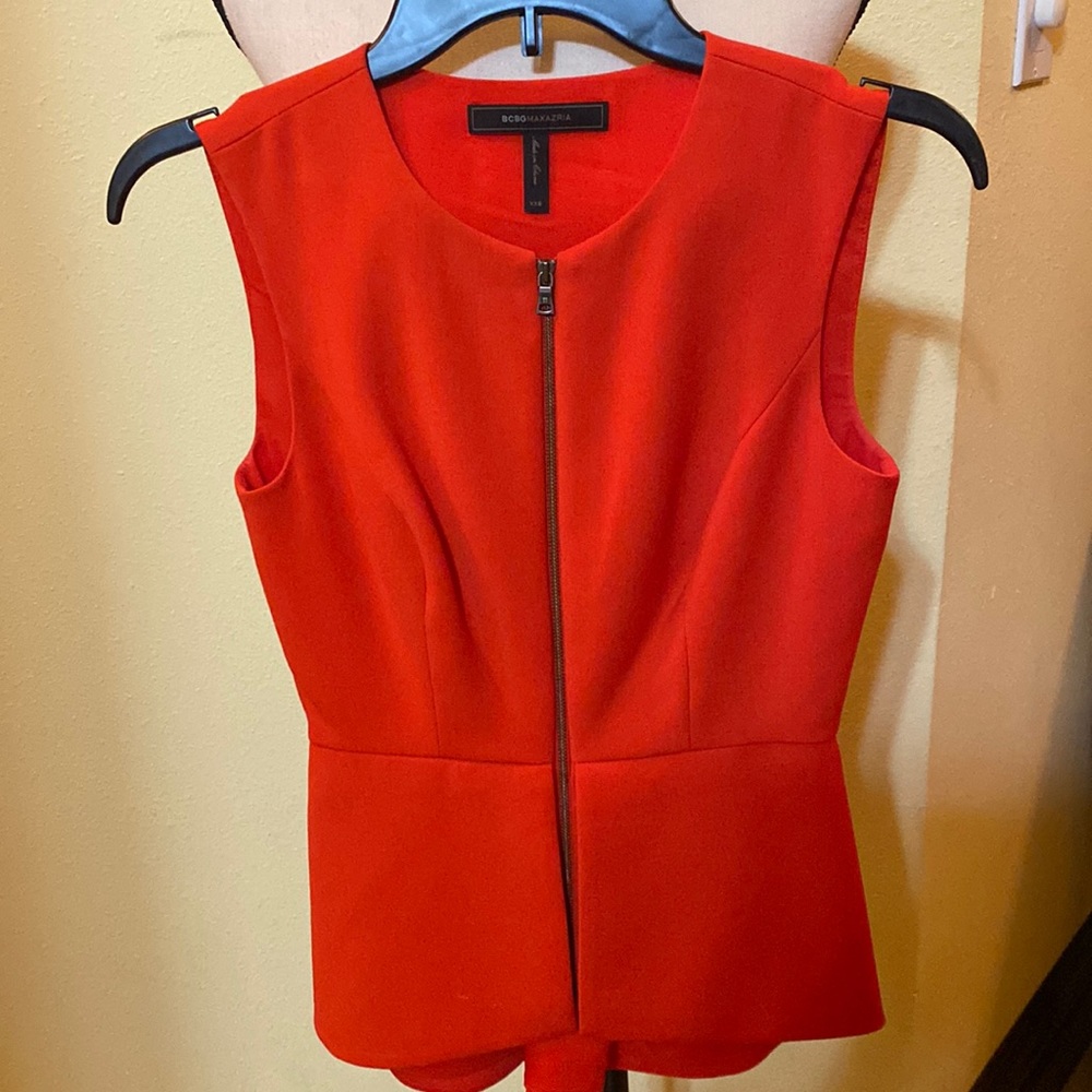 Bcbgmaxazria. Beautiful red sleeveless blouse. With front sipper